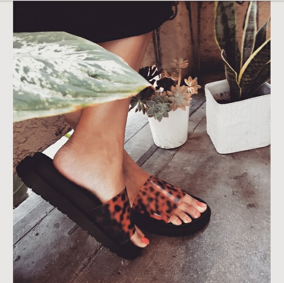 Tropics collection// leopard slide - Picture 8 of 8